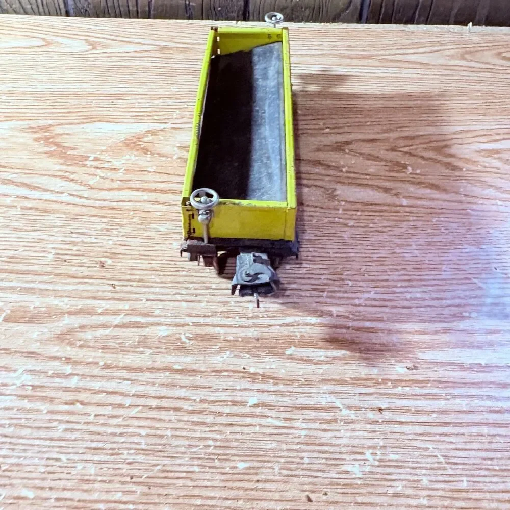 Lionel Vintage Original O Gauge Prewar 3652 Yellow 0perating Gondola